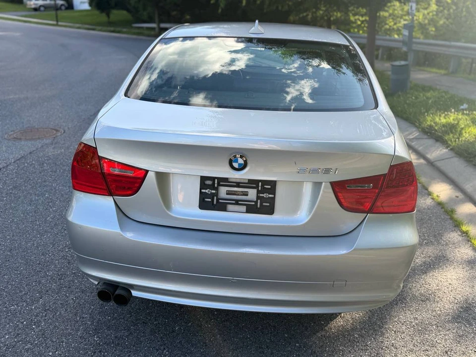 2010 BMW E90 3 Series Sedan - Image 8 of 24
