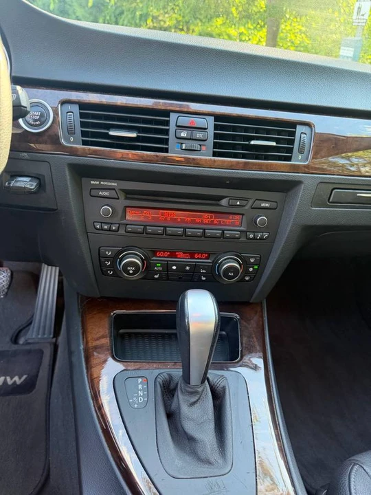 2010 BMW E90 3 Series Sedan - Image 18 of 24