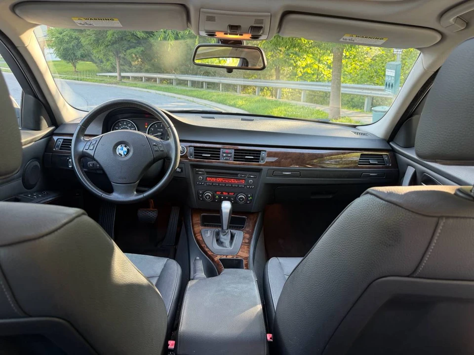 2010 BMW E90 3 Series Sedan - Image 16 of 24