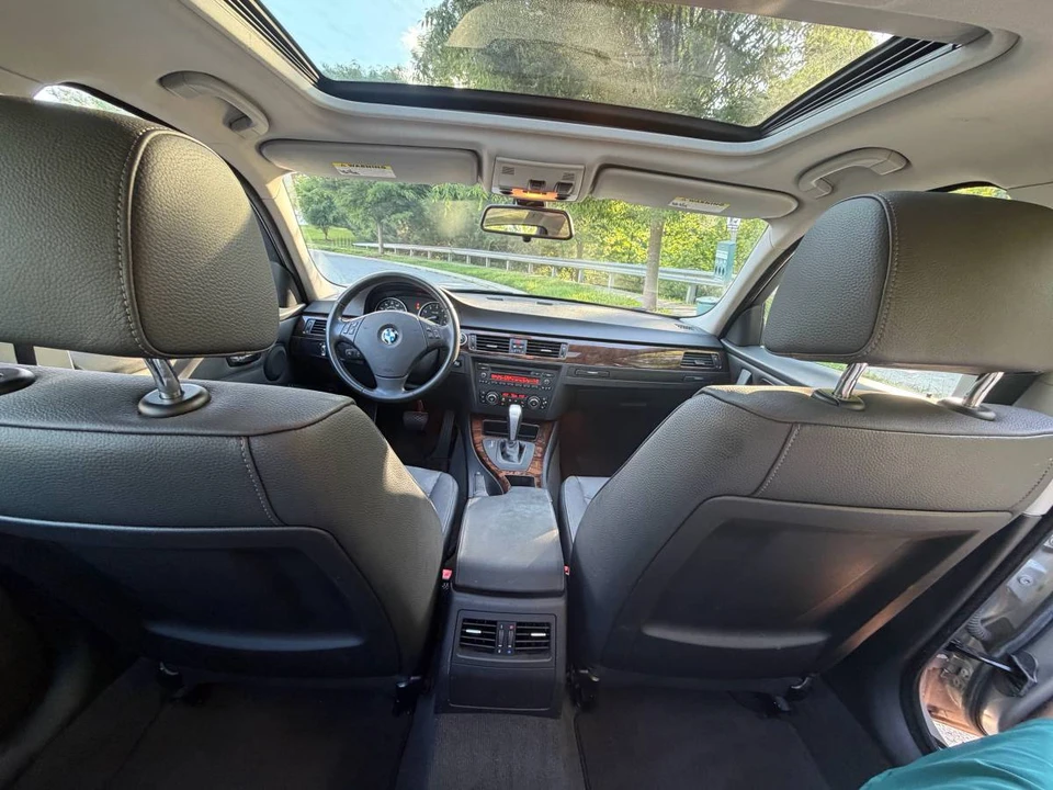 2010 BMW E90 3 Series Sedan - Image 15 of 24
