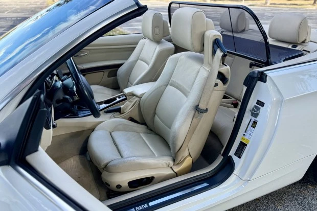 2010 BMW E93 3 Series Convertible - Image 4 of 7