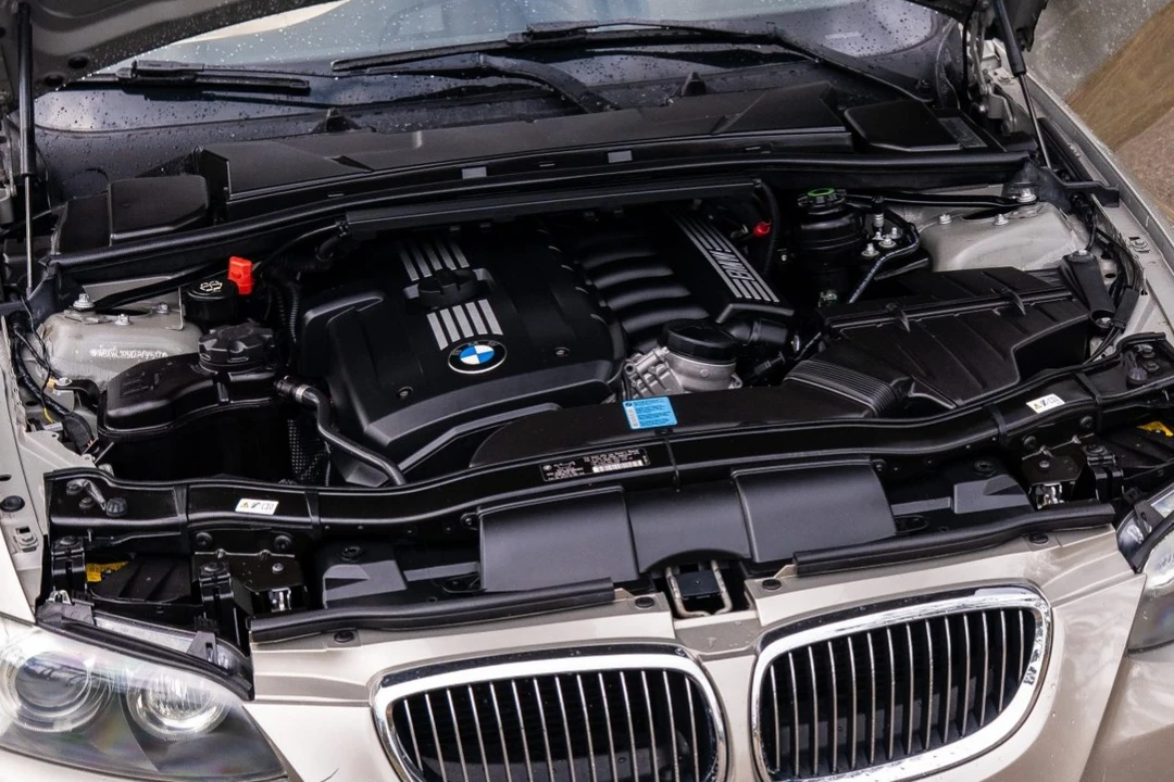2010 BMW E93 3 Series Convertible - Image 6 of 7
