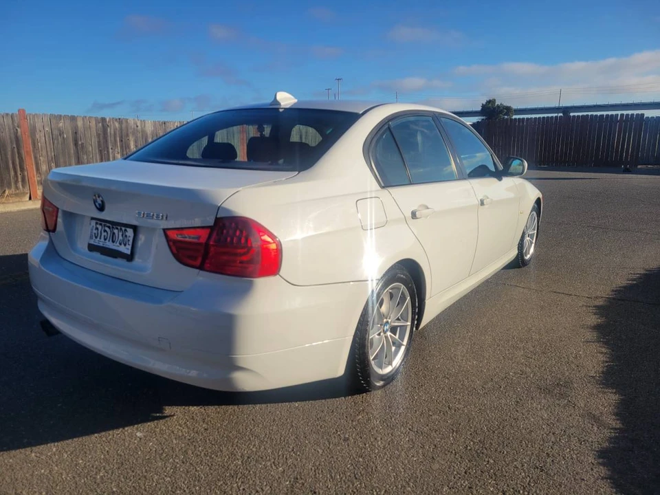 2010 BMW E90 3 Series Sedan - Image 4 of 11