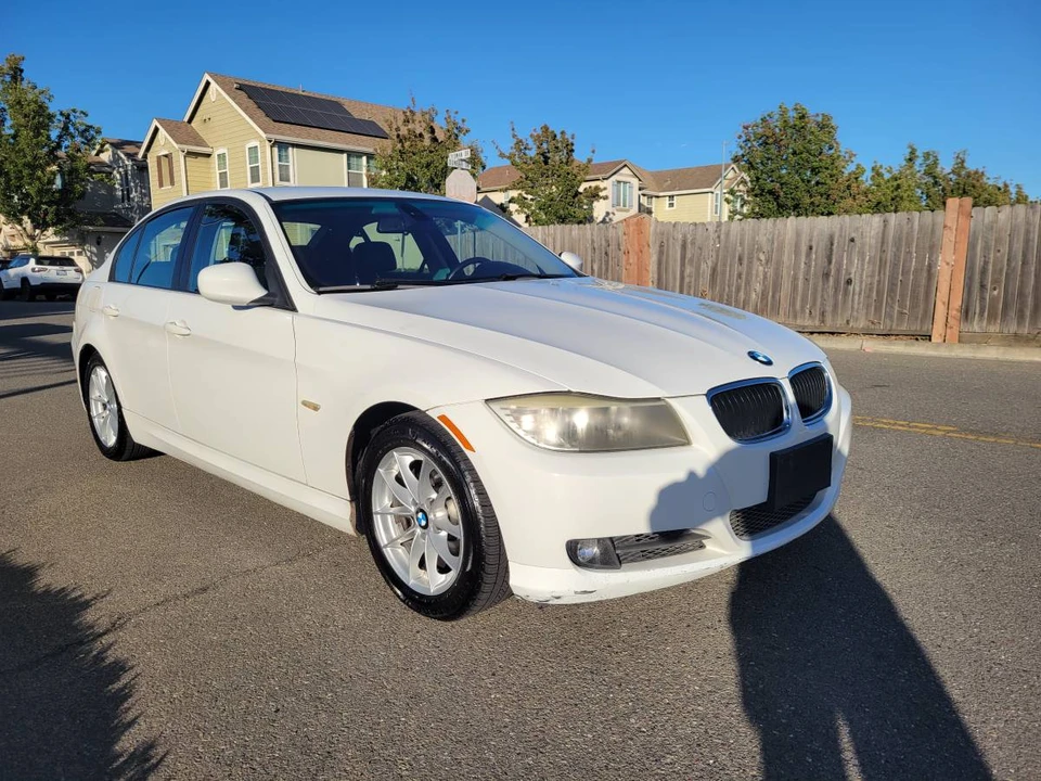 2010 BMW E90 3 Series Sedan - Image 6 of 11