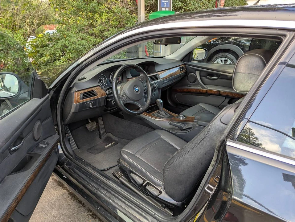 2010 BMW E90 3 Series Sedan - Image 3 of 4