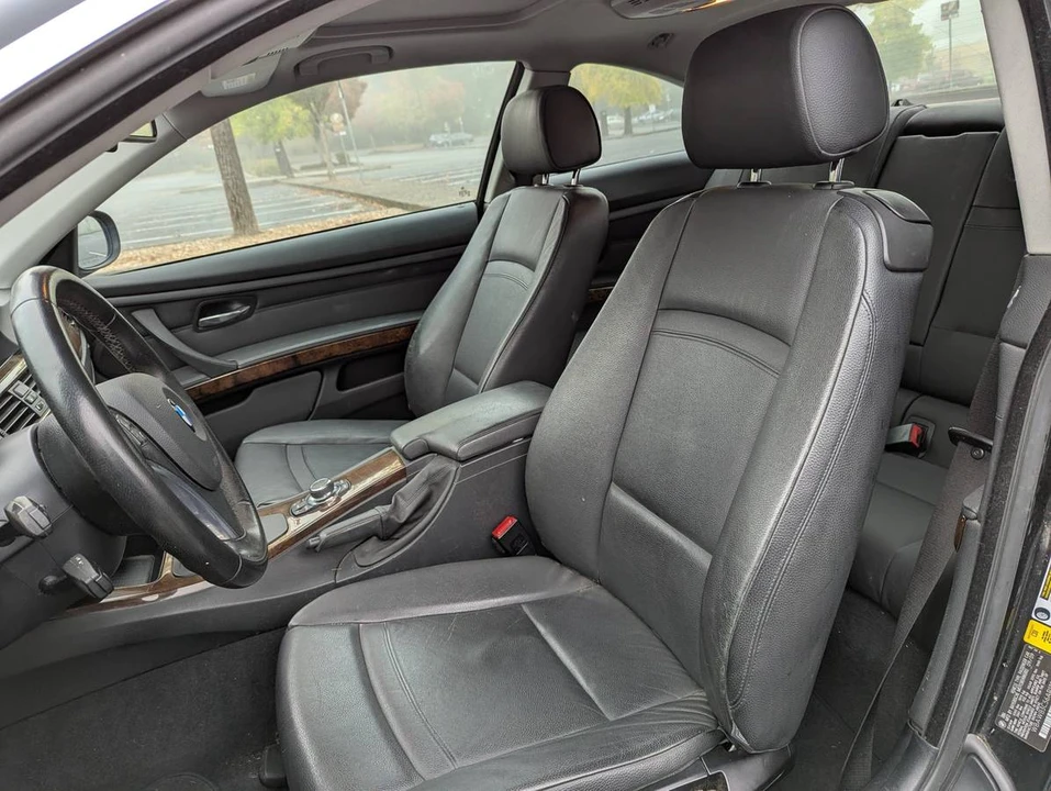 2010 BMW E90 3 Series Sedan - Image 2 of 4