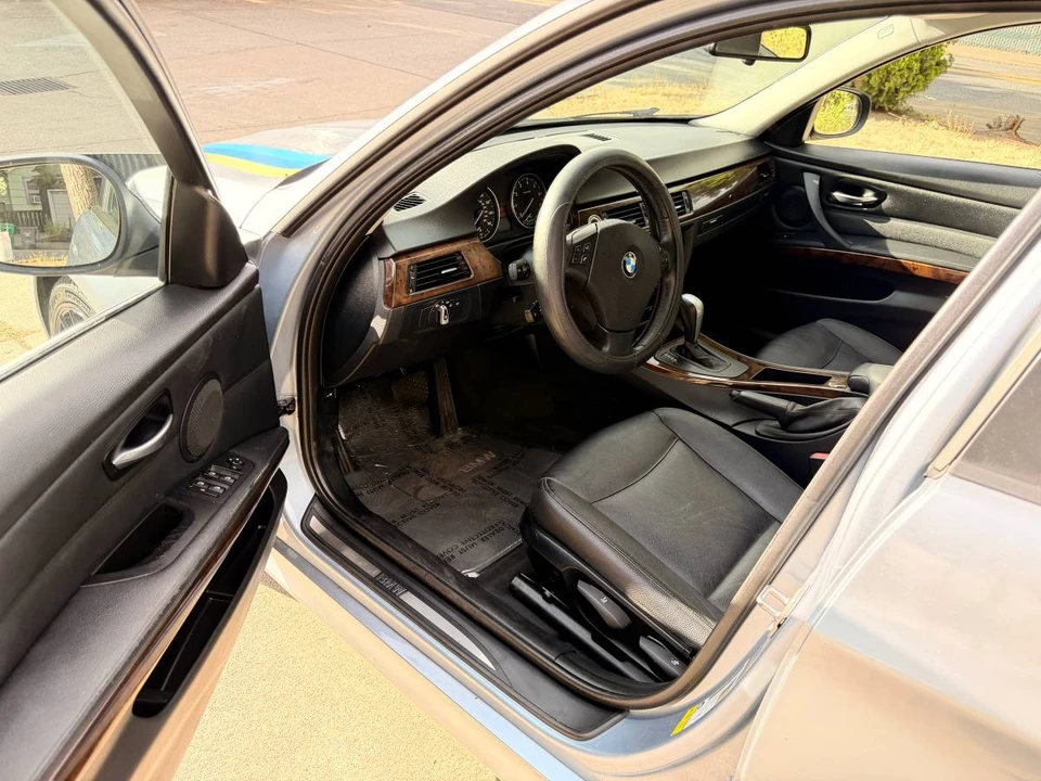 2010 BMW E90 3 Series Sedan - Image 10 of 20