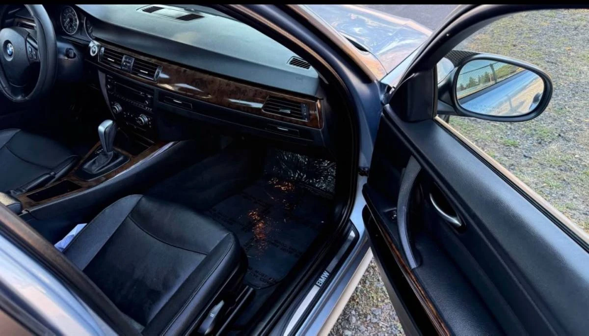 2010 BMW E90 3 Series Sedan - Image 15 of 19