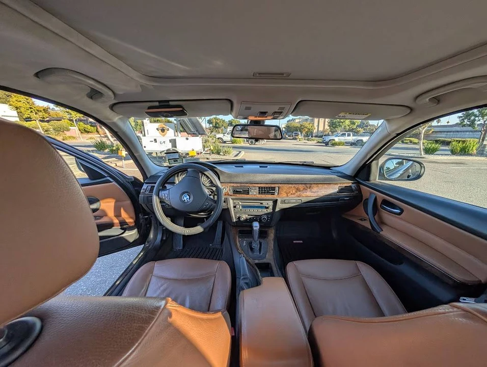 2010 BMW E90 3 Series Sedan - Image 9 of 18