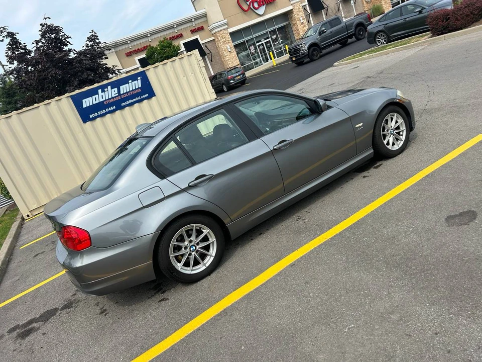 2010 BMW E90 3 Series Sedan - Image 4 of 8
