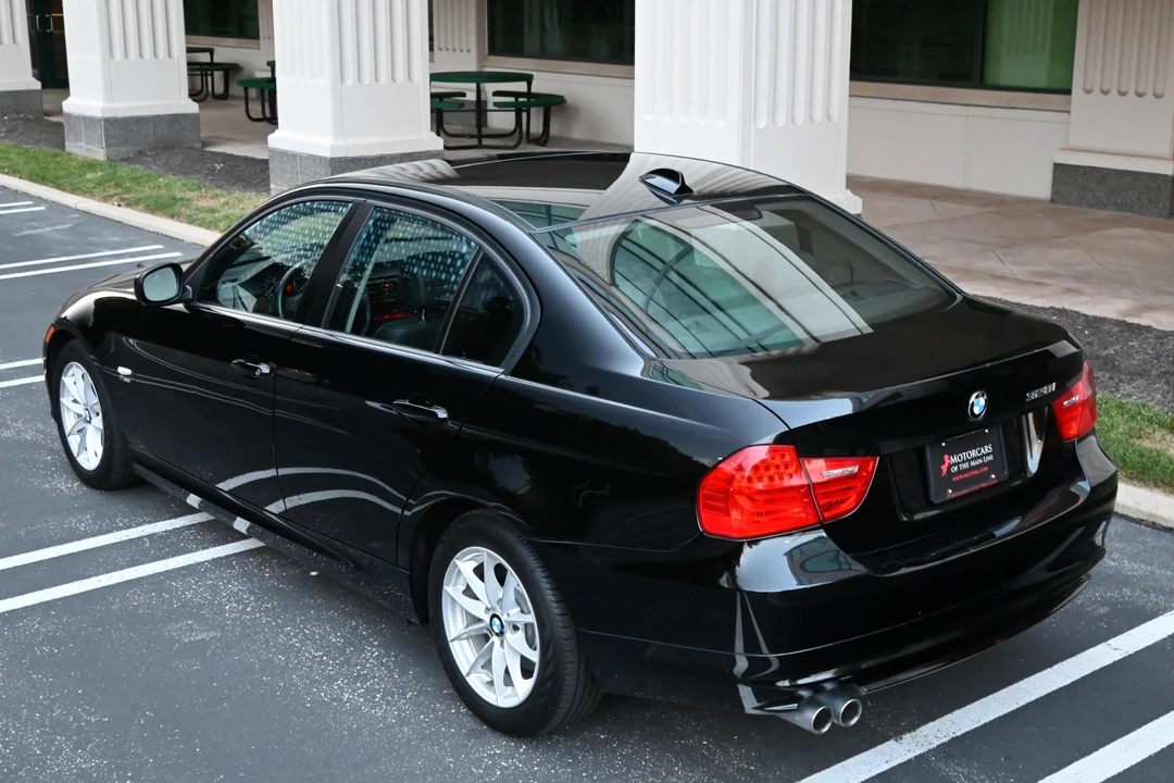 2010 BMW E90 3 Series Sedan - Image 4 of 31