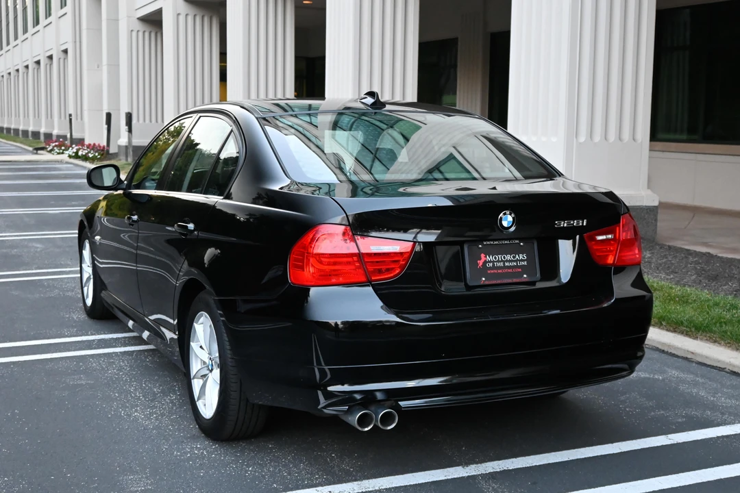 2010 BMW E90 3 Series Sedan - Image 24 of 31