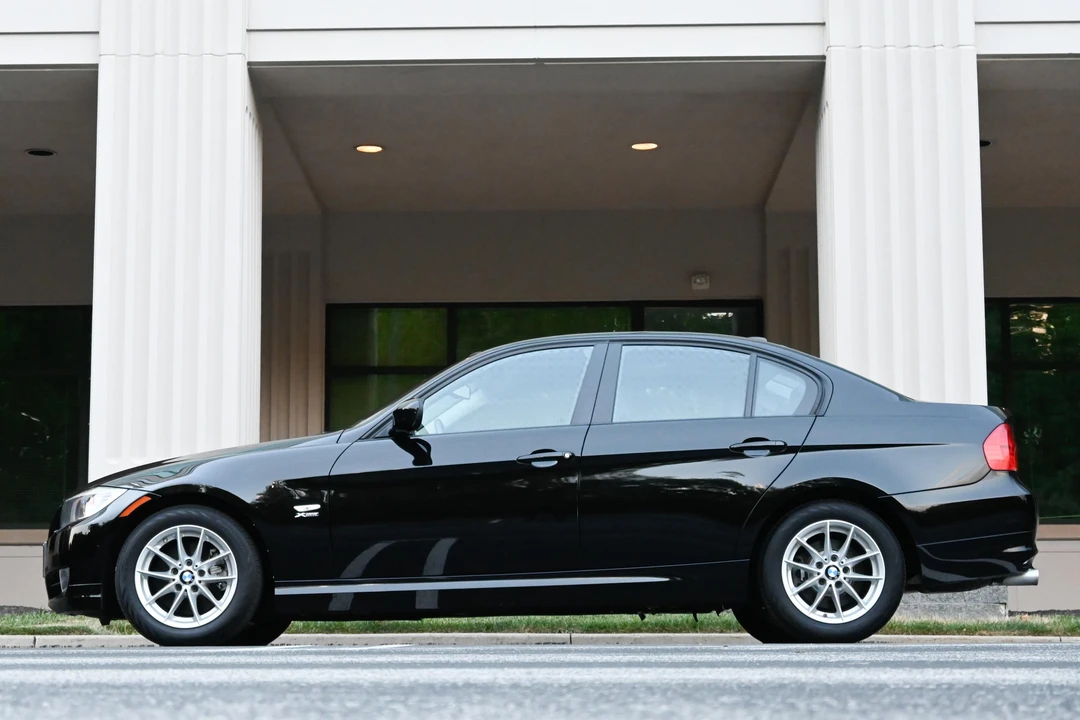2010 BMW E90 3 Series Sedan - Image 19 of 31