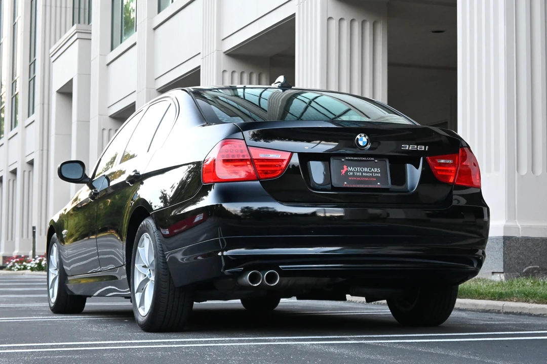 2010 BMW E90 3 Series Sedan - Image 23 of 31