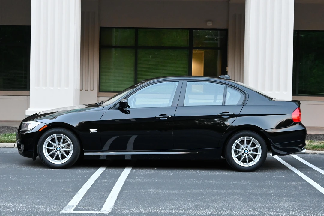 2010 BMW E90 3 Series Sedan - Image 17 of 31