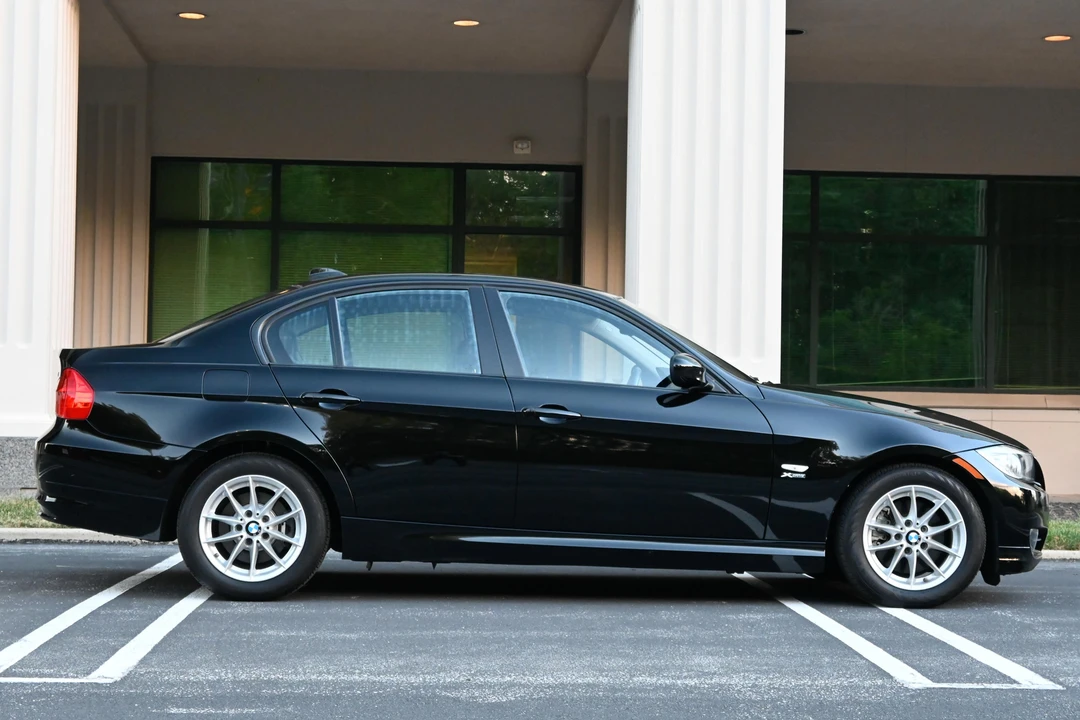 2010 BMW E90 3 Series Sedan - Image 3 of 31