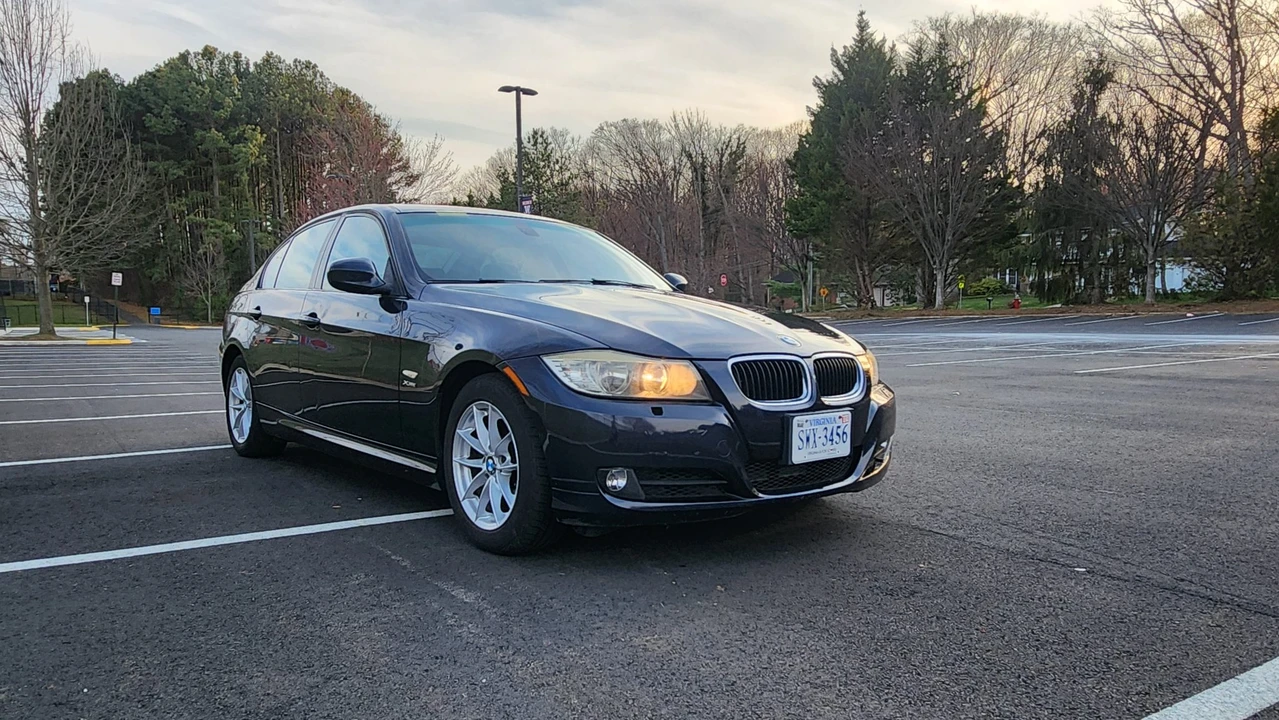 2010 BMW E90 3 Series Sedan - Image 9 of 31