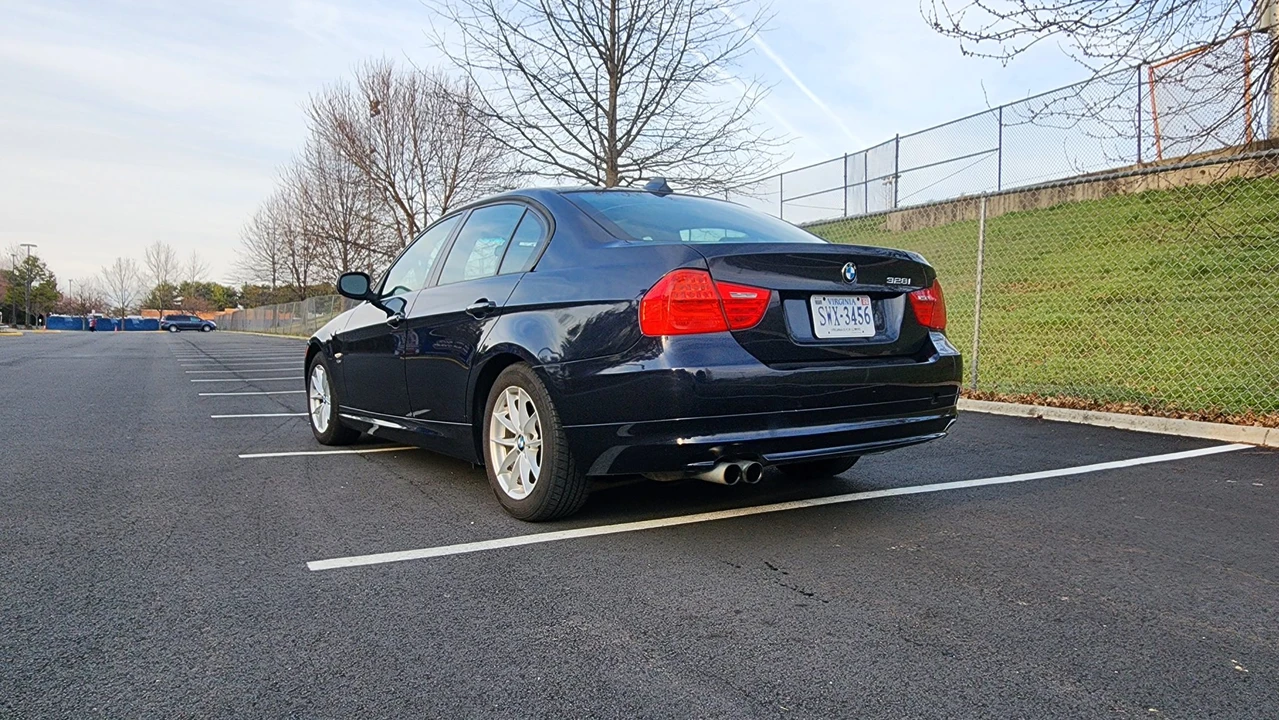 2010 BMW E90 3 Series Sedan - Image 3 of 31