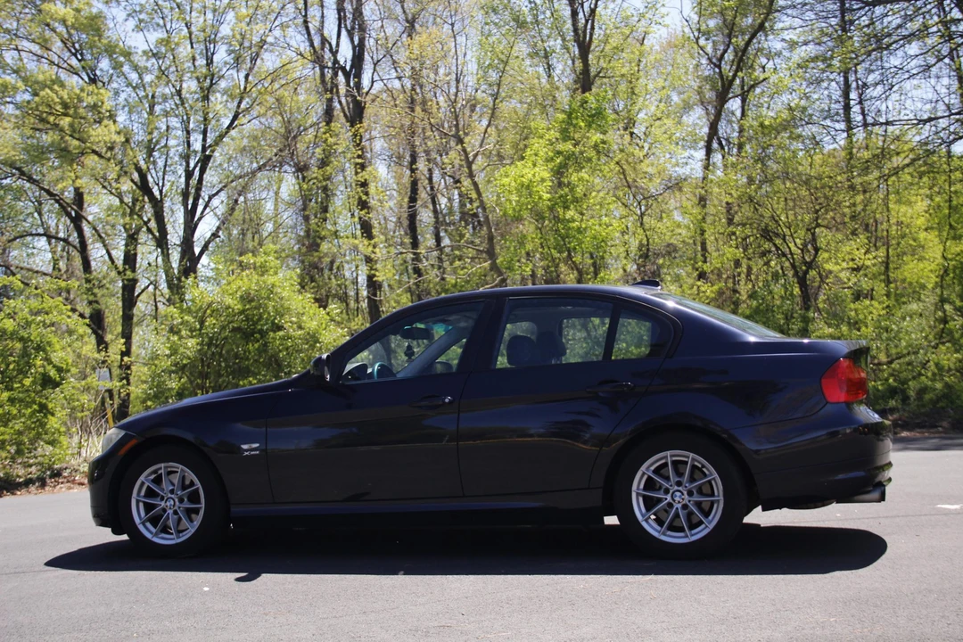 2010 BMW E90 3 Series Sedan - Image 19 of 31