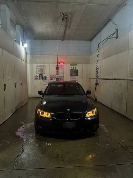 2010 BMW E90 3 Series Sedan - Image 2 of 6