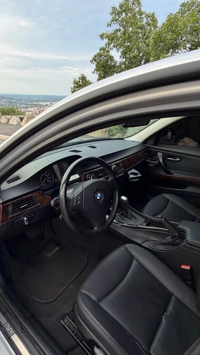 2010 BMW E90 3 Series Sedan - Image 5 of 9