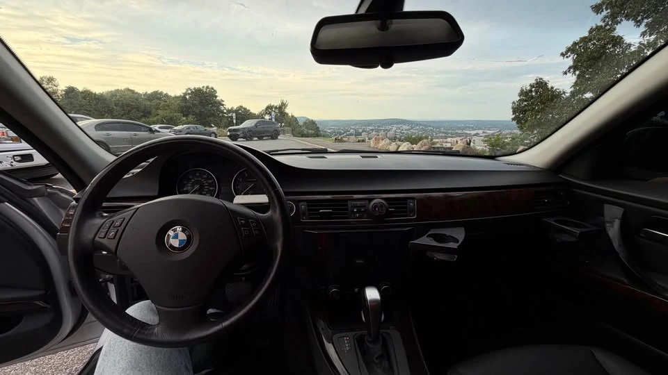2010 BMW E90 3 Series Sedan - Image 3 of 9