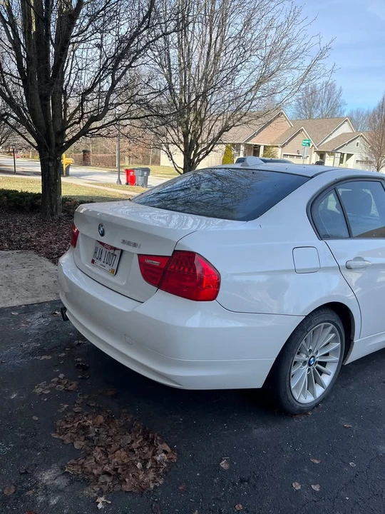 2010 BMW E90 3 Series Sedan - Image 4 of 7
