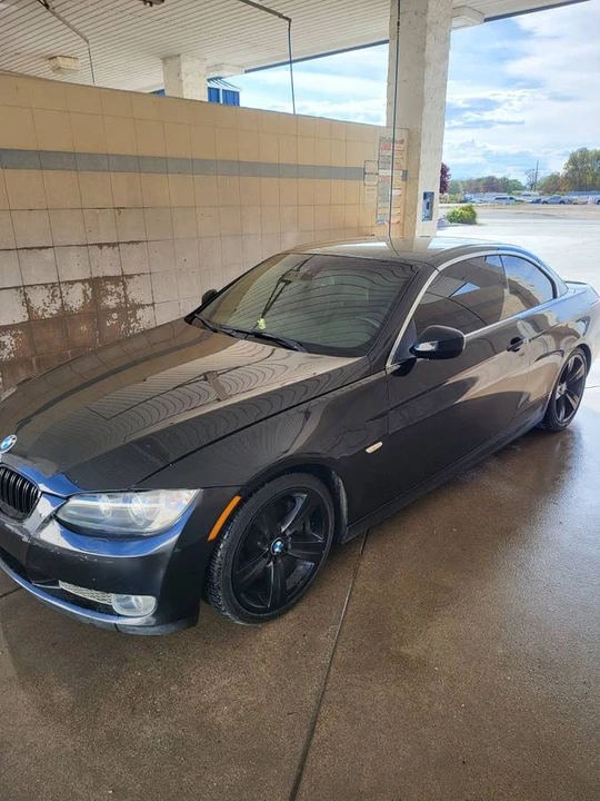 2010 BMW E93 335i Convertible - Image 2 of 4