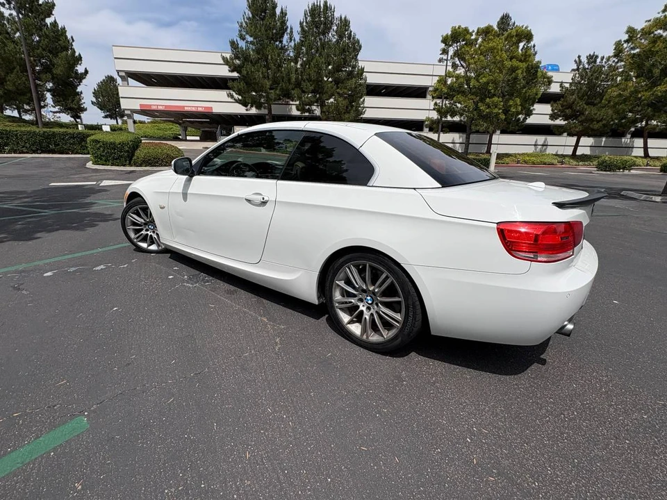 2010 BMW E93 335i Convertible - Image 13 of 20
