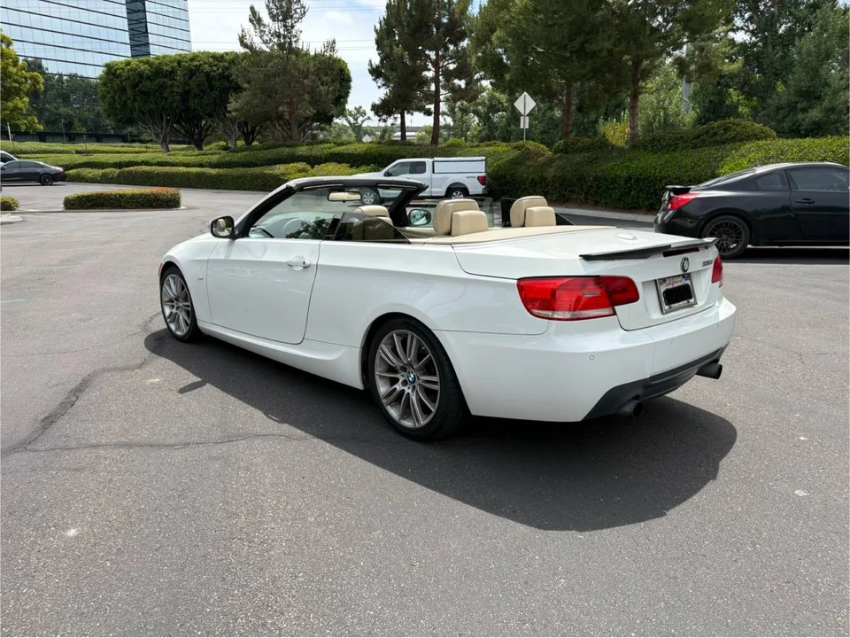 2010 BMW E93 335i Convertible - Image 10 of 20