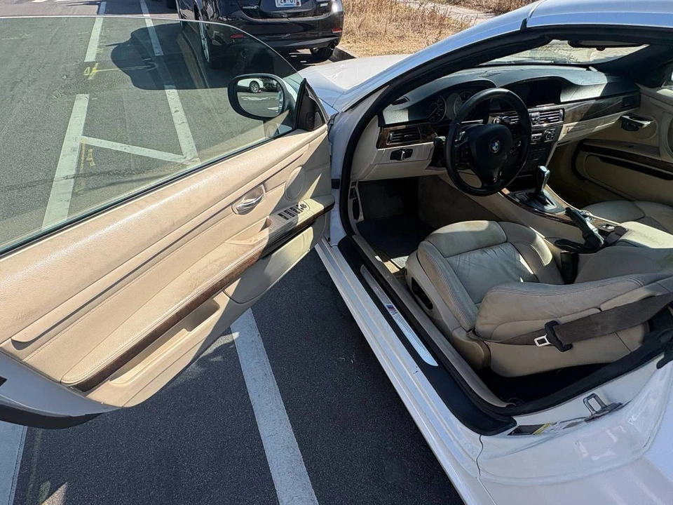 2010 BMW E93 335i Convertible - Image 17 of 20