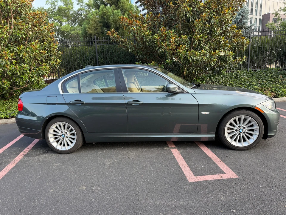 2010 BMW E90 335i Sedan - Image 11 of 31