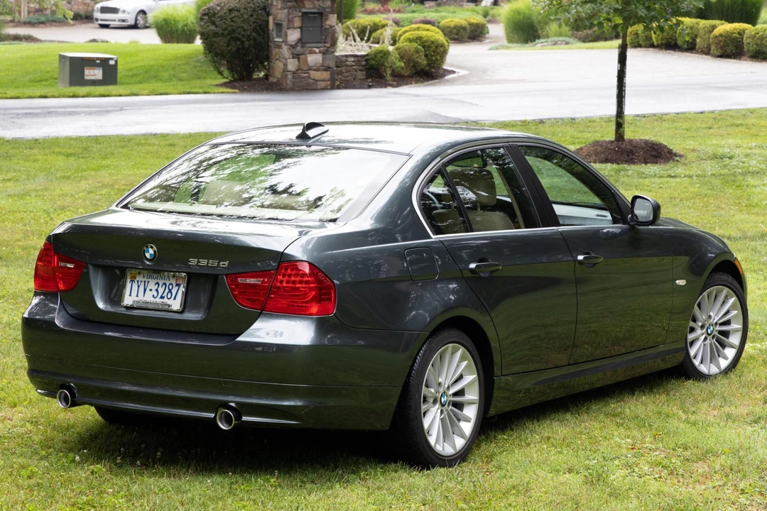 2010 BMW E90 335i Sedan - Image 4 of 31
