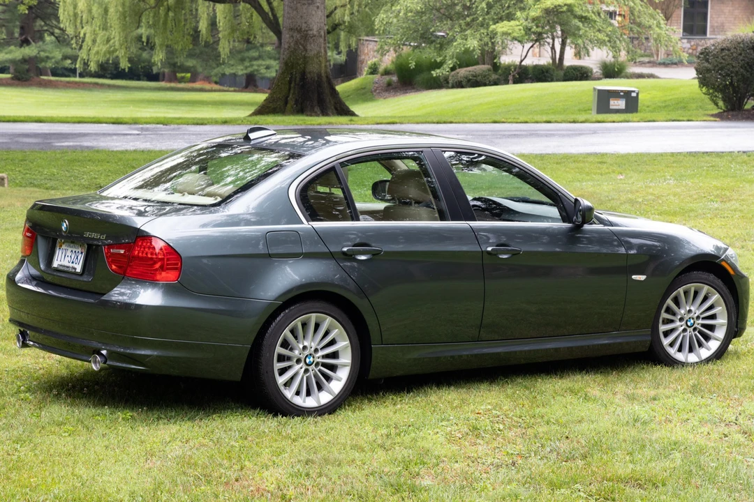2010 BMW E90 335i Sedan - Image 3 of 31