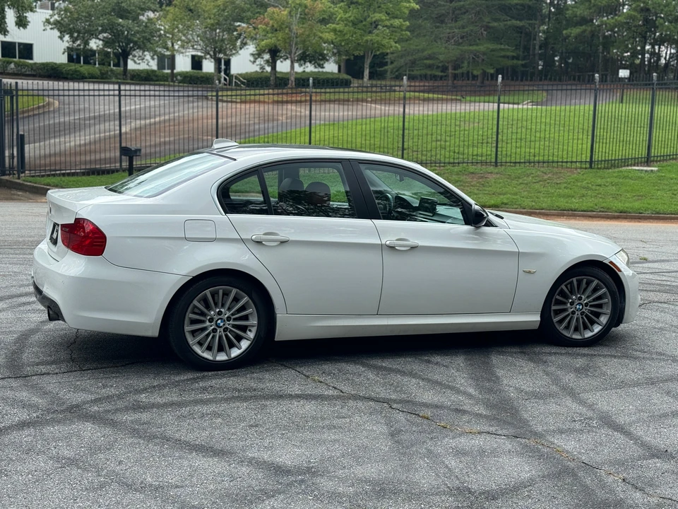 2010 BMW E90 3 Series Sedan - Image 19 of 31