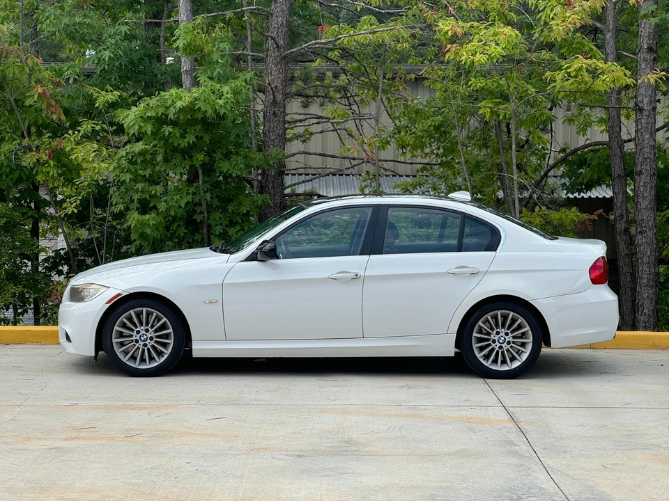 2010 BMW E90 3 Series Sedan - Image 12 of 31