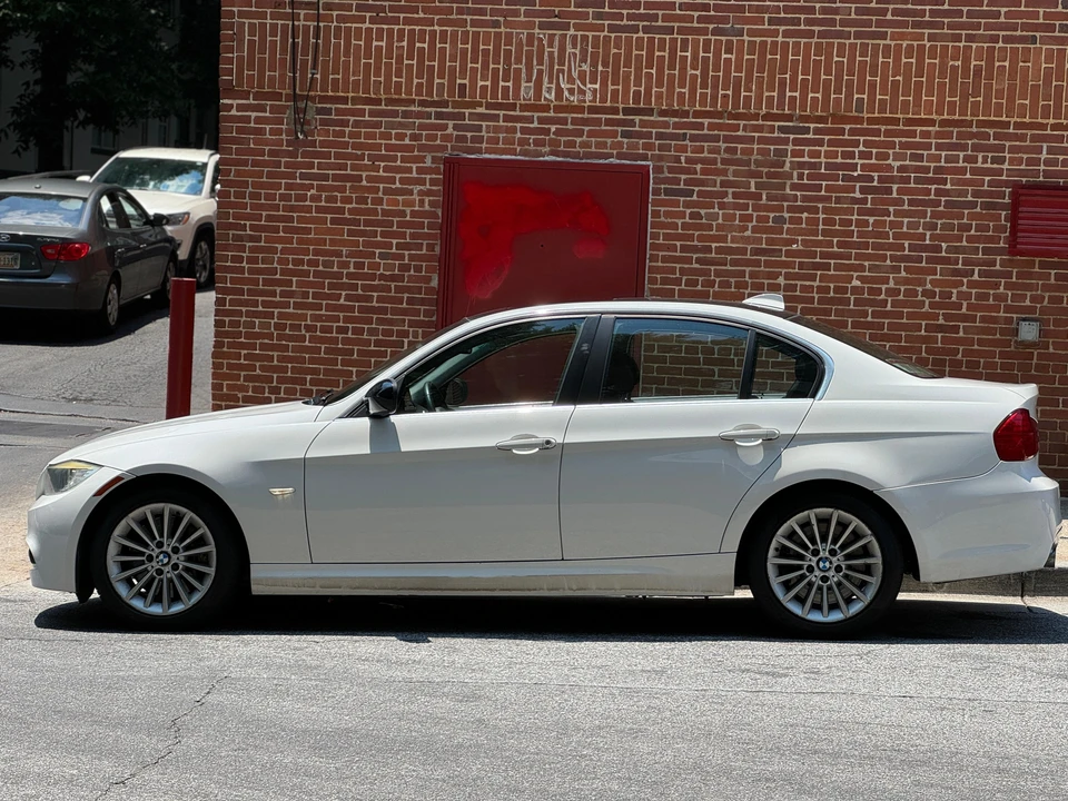 2010 BMW E90 3 Series Sedan - Image 13 of 31