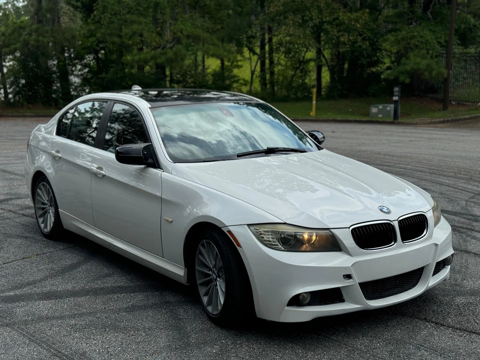 2010 BMW E90 3 Series Sedan - Image 21 of 31