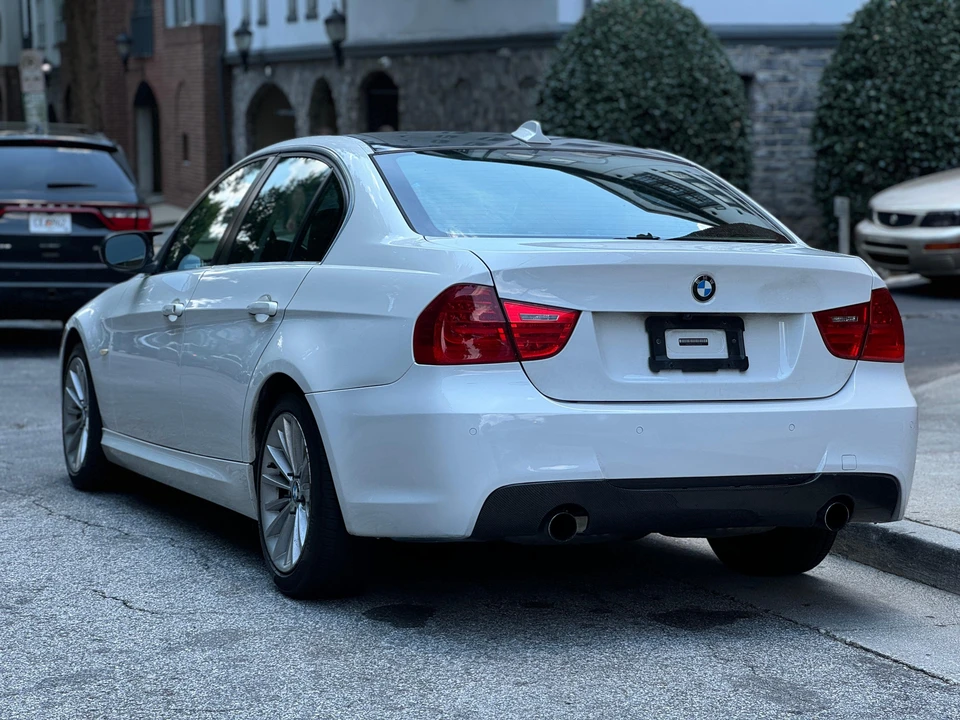 2010 BMW E90 3 Series Sedan - Image 15 of 31
