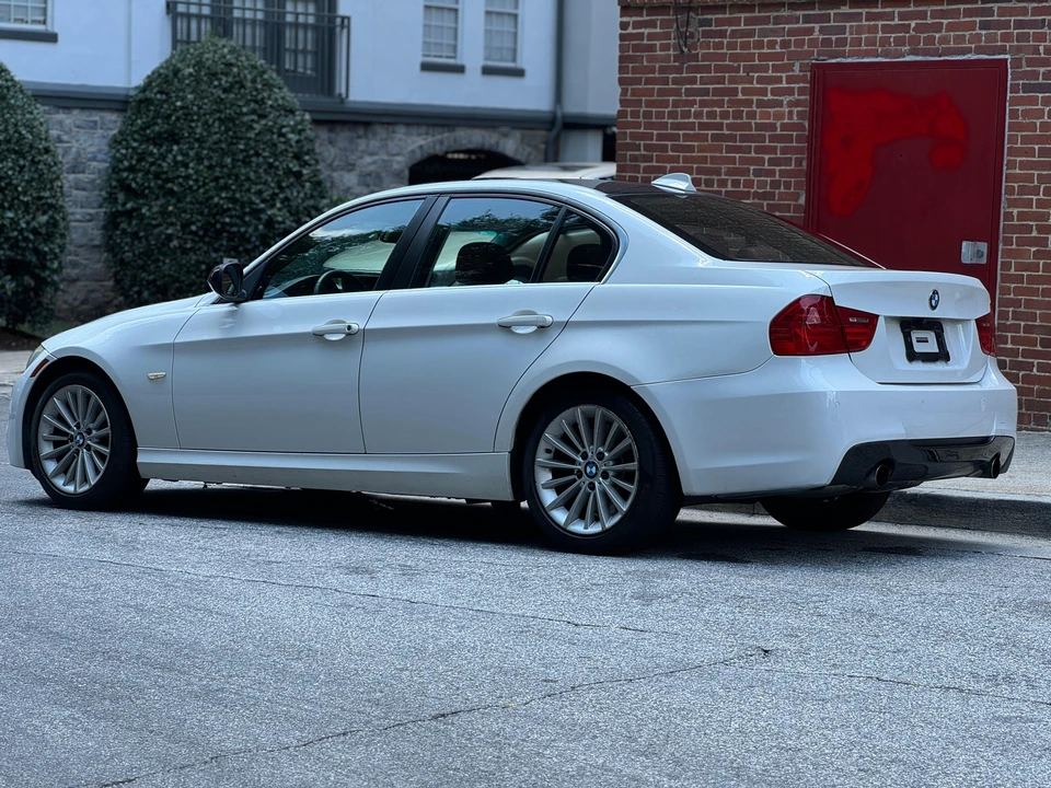 2010 BMW E90 3 Series Sedan - Image 14 of 31