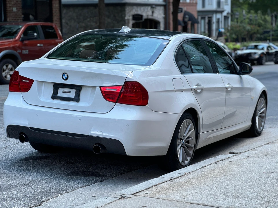 2010 BMW E90 3 Series Sedan - Image 17 of 31