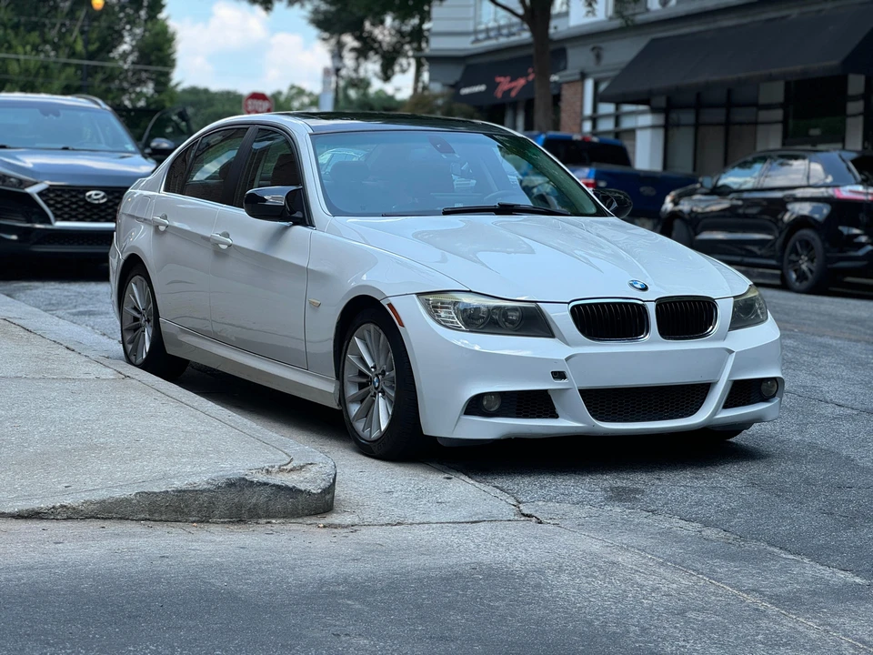 2010 BMW E90 3 Series Sedan - Image 23 of 31
