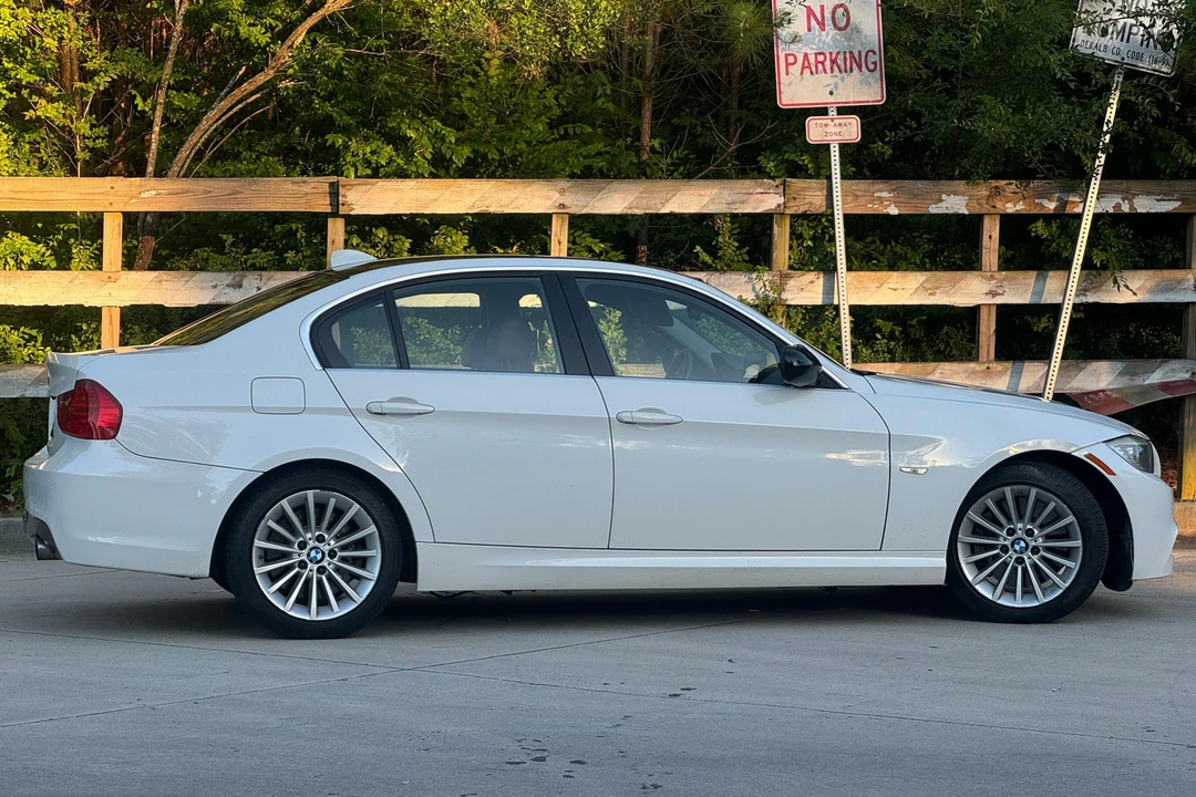 2010 BMW E90 3 Series Sedan - Image 3 of 31