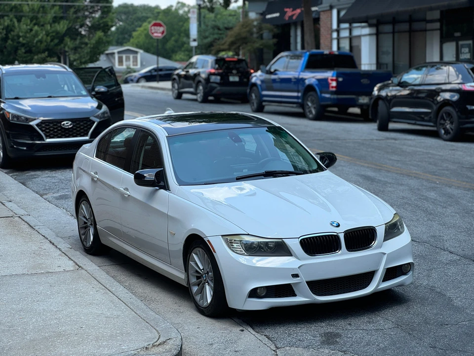 2010 BMW E90 3 Series Sedan - Image 24 of 31