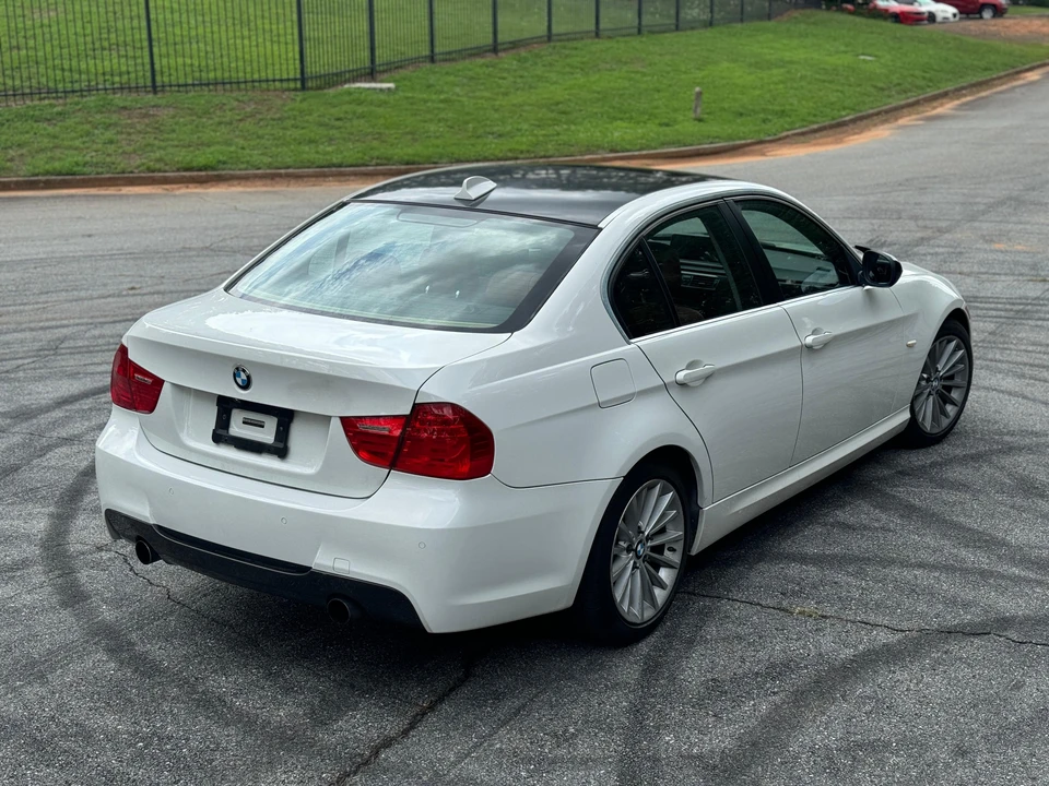 2010 BMW E90 3 Series Sedan - Image 18 of 31
