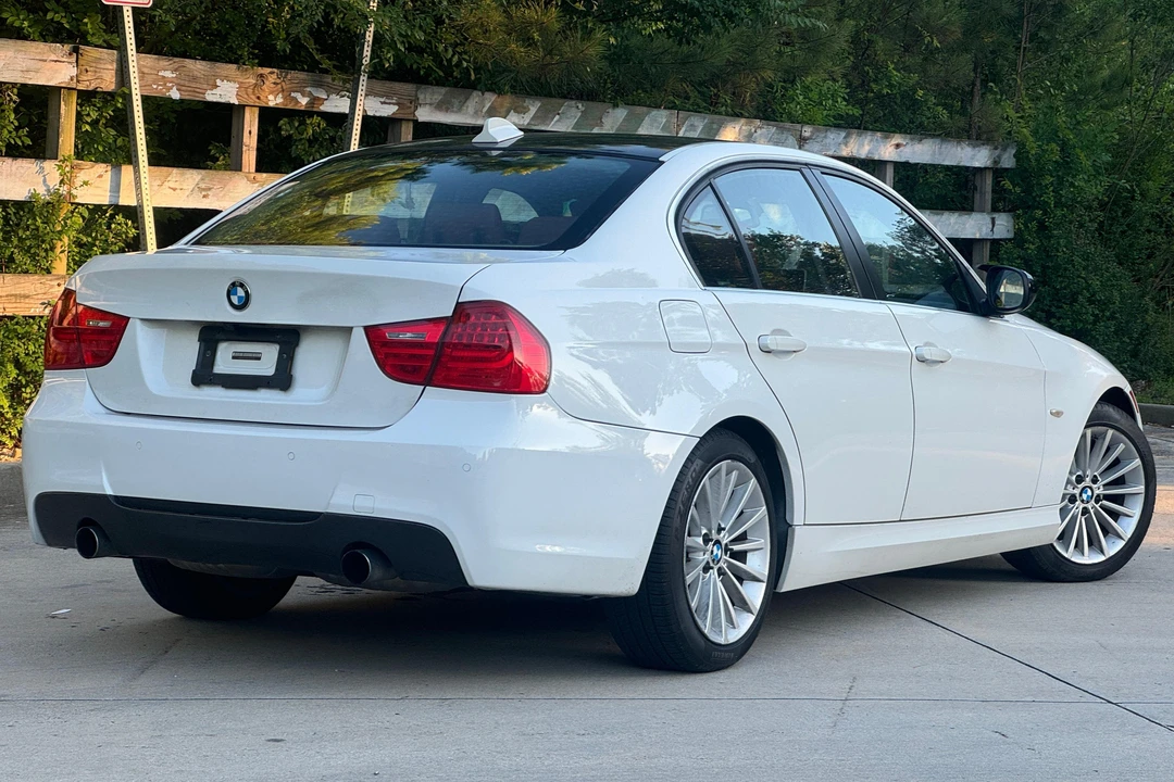 2010 BMW E90 3 Series Sedan - Image 5 of 31