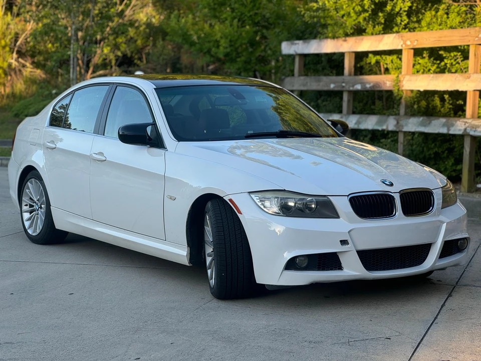 2010 BMW E90 3 Series Sedan - Image 22 of 31