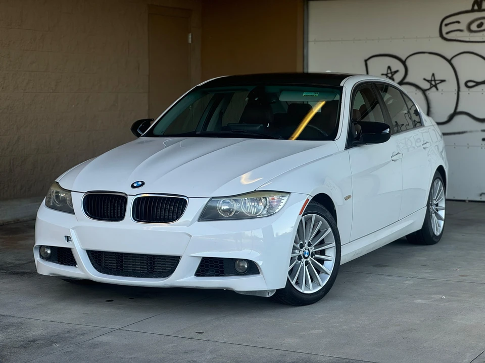 2010 BMW E90 3 Series Sedan - Image 8 of 31