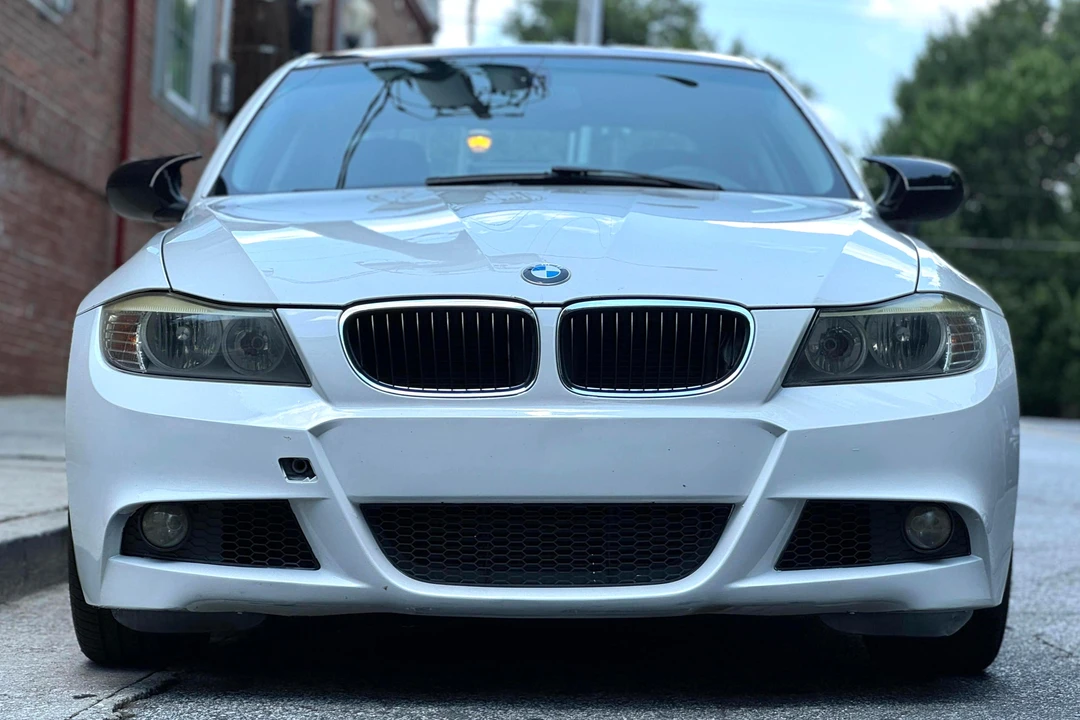 2010 BMW E90 3 Series Sedan - Image 2 of 31