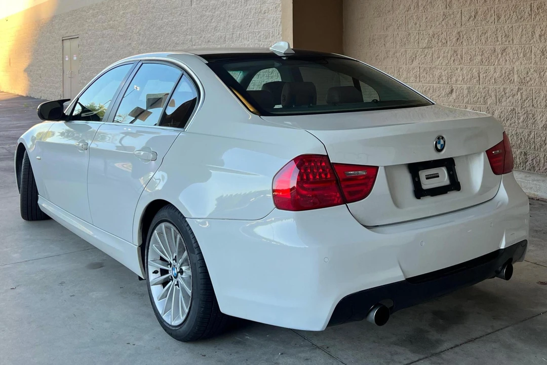 2010 BMW E90 3 Series Sedan - Image 4 of 31